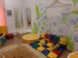 Сенсорная комната
Служит для проведения совместной деятельности педагога-психолога с детьми. Оснащена специальным оборудованием для развития эмоциональной сферы детей, релаксации.